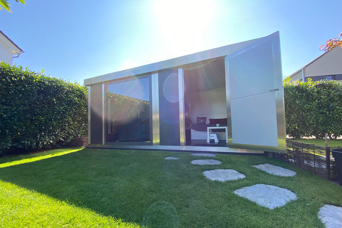 Cubefx Gartenhaus als Partyhaus aus Metall und Glas mit Boden isoliert und winterfest
