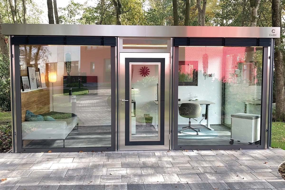 Cube Gartenhaus als Gartenbüro mit Glasfront